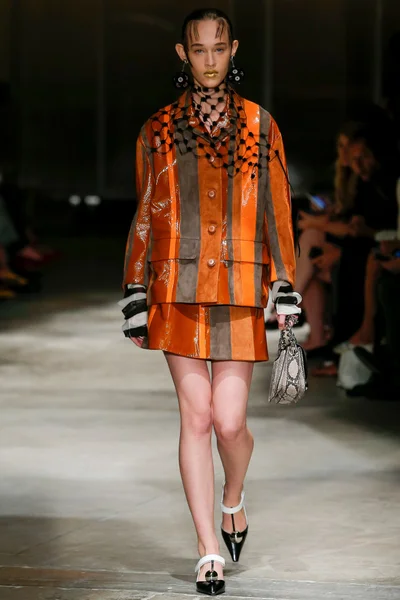 Look 15